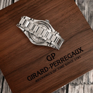 Girard Perregaux Laureato Date -2019- Réf.81010-11–231-11A Cal.GP01800 -2019-