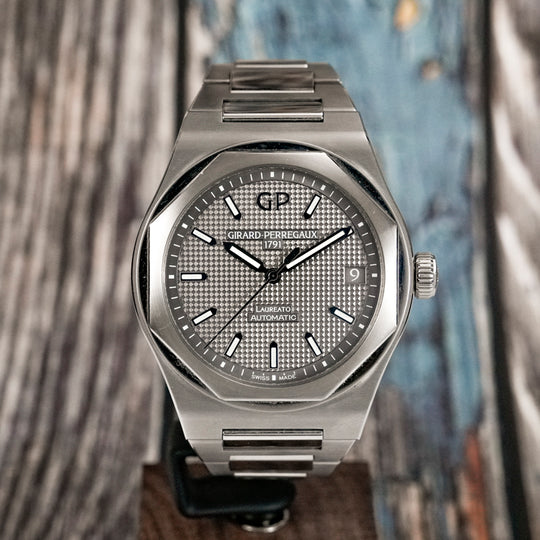 Girard Perregaux Laureato Date -2019- Réf.81010-11–231-11A Cal.GP01800 -2019-