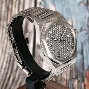 Girard Perregaux Laureato Date -2019- Réf.81010-11–231-11A Cal.GP01800 -2019-