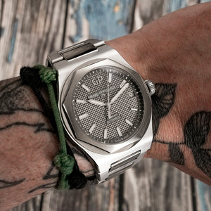 Girard Perregaux Laureato Date -2019- Réf.81010-11–231-11A Cal.GP01800 -2019-
